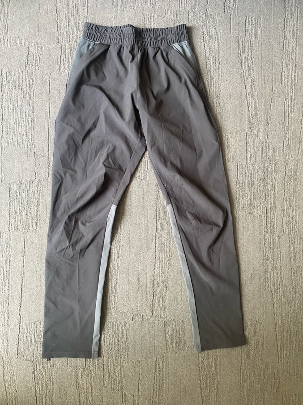 Under Armour Gray Men's Squad Warmup Pant with Light-Gray Side Panels